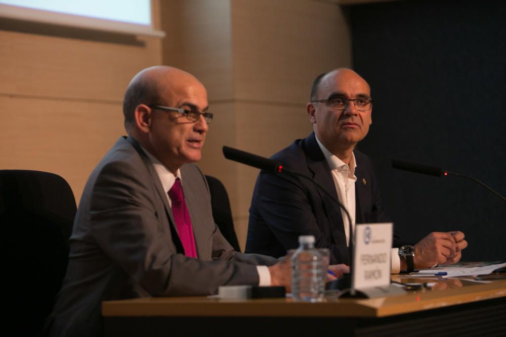 El candidato único defiende implantar Medicina por la demanda de alumnos y los investigadores