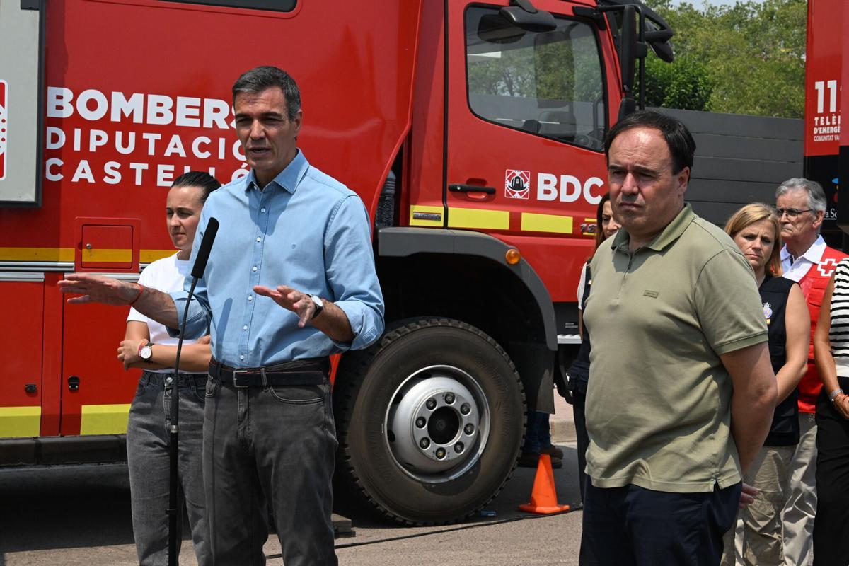 LA VALL DE UXO. PEDRO SANCHEZ VISITA EL PUESTO DE MANDO DEL INCENDIO EN LA VALL. AUTORIDADES: TANIA BAÑOS, JUANFRAN PEREZ LLORCA, PRESIDENT GENERALITAT; MARTA BARRACHINA Y PILAR BERNABE. INCENDIO FORESTAL EN LA VALL D'UIXO