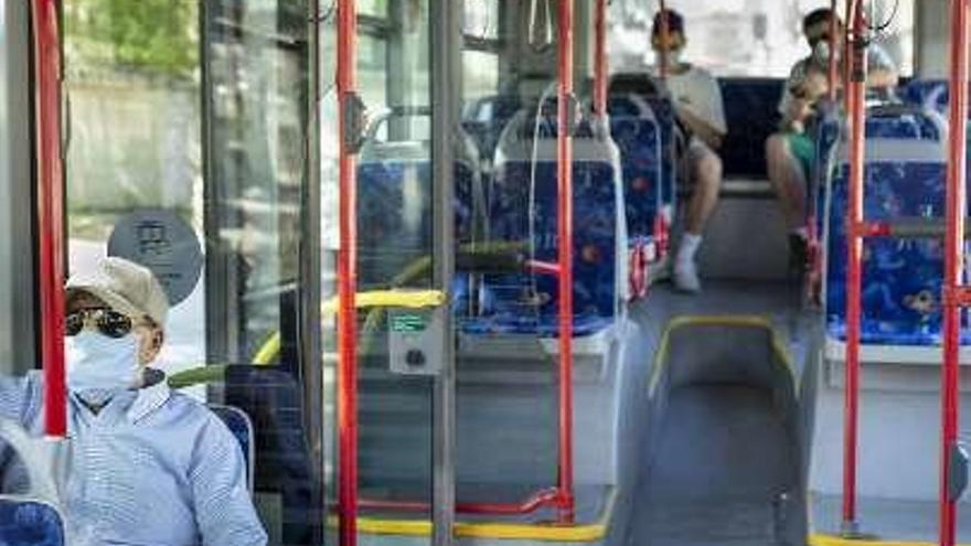 Ayer fue el último día con bus gratuito. // Carlos Peteiro