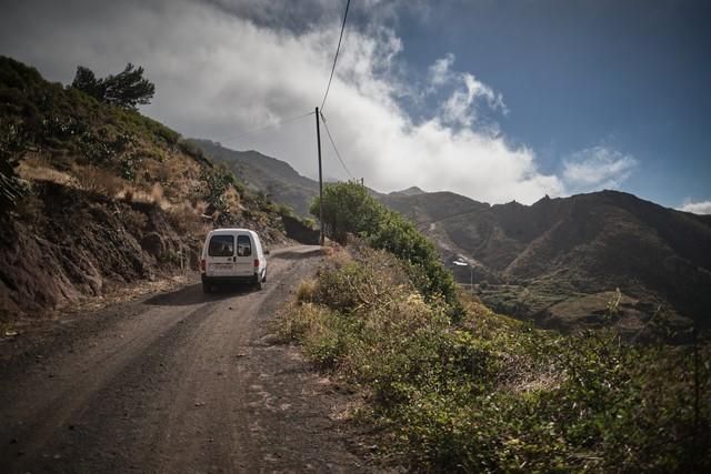 Recorrido con farmacéuticos por varios caseríos de Anaga, donde reparten medicamentos y atienden a personas en lugares aislados o con problemas para desplazarse  | 05/08/2020 | Fotógrafo: Andrés Gutiérrez Taberne