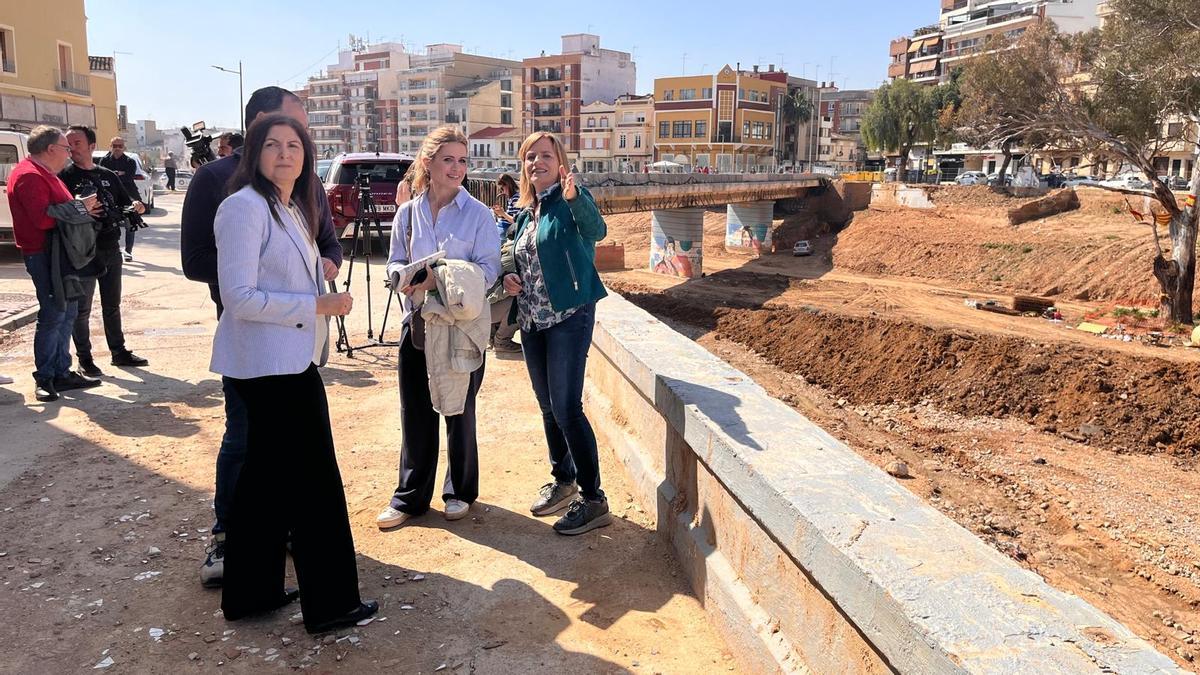 La delegada del Gobierno visita Paiporta y anuncia una inversión de 20 millones para el barranco