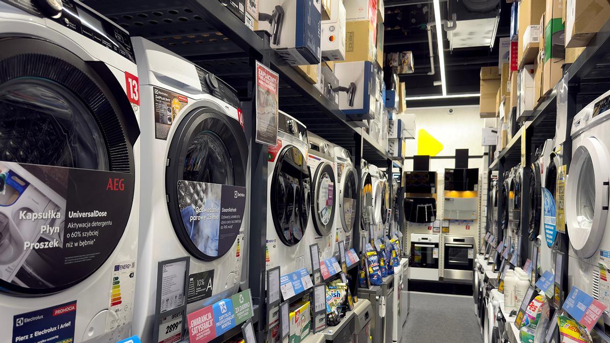 El gobierno da hasta 300 euros para cambiar los electrodomésticos de casa, desde lavadoras a frigoríficos o placas de inducción: quién puede solcitarla