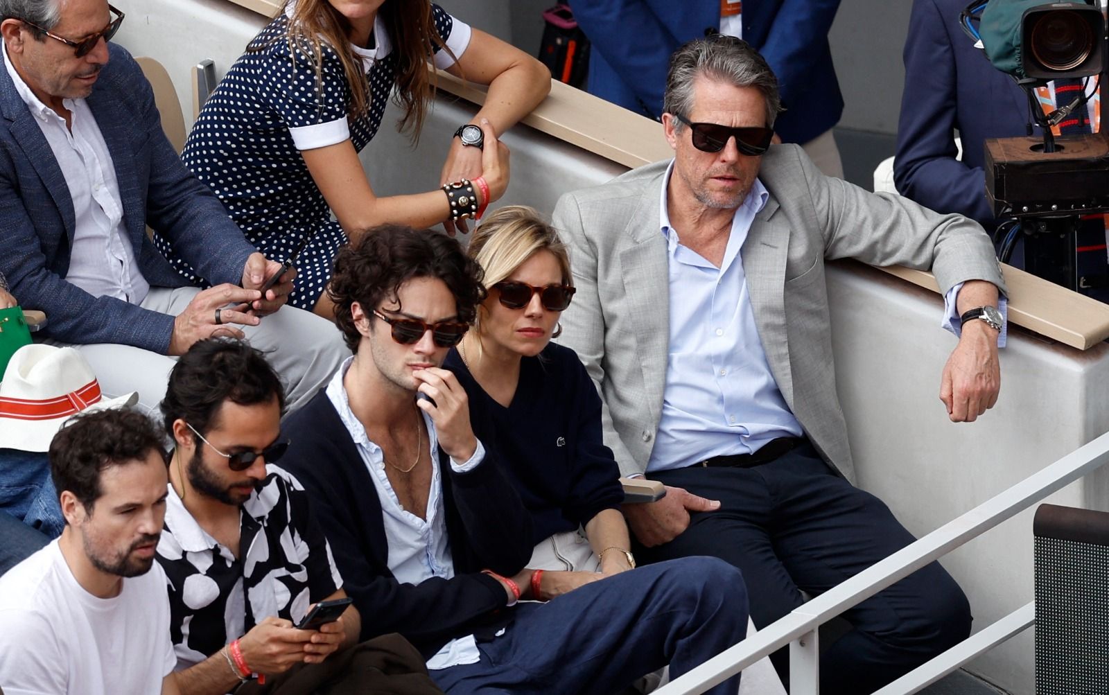 La actriz Sienna Miller y el actor Hugh Grant