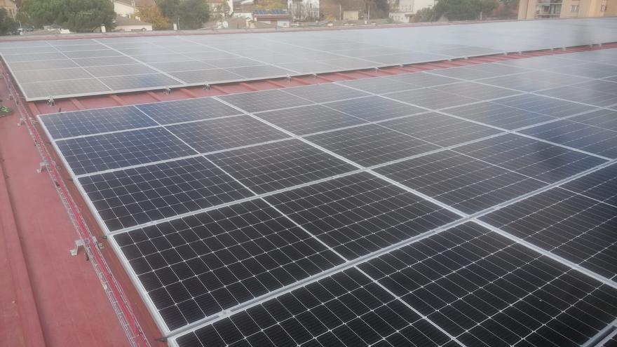 Moià comença a convertir la teulada del pavelló en espai fotovoltaic