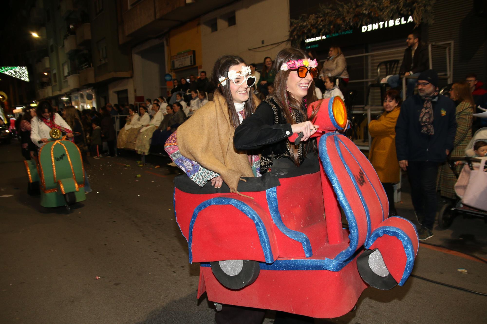 FOTOGALERÍA I La cabalgata del Ninot de Burriana, en imágenes