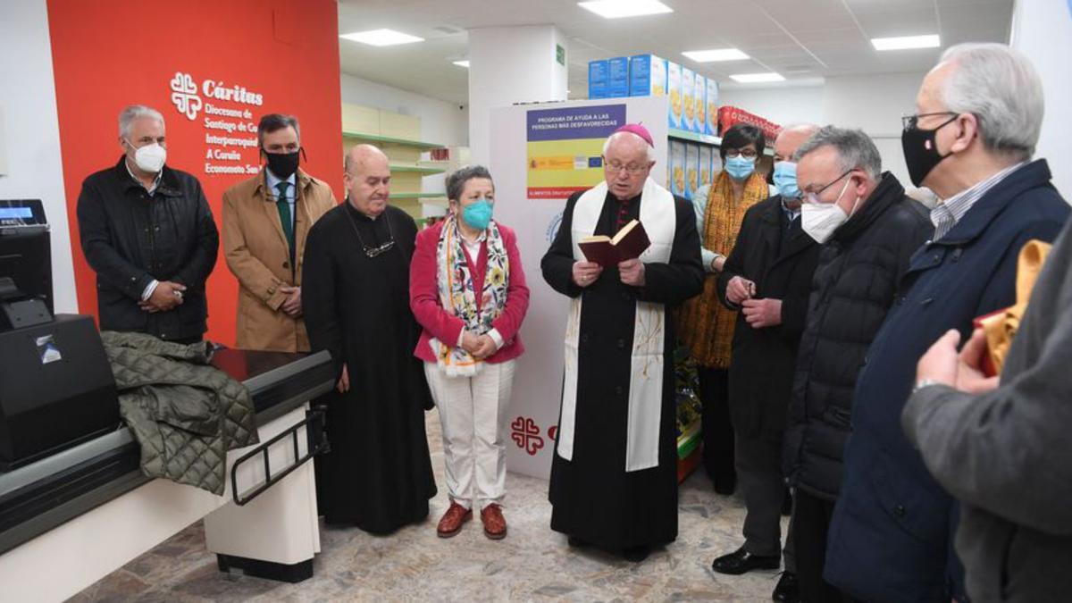 Inauguración del nuevo economato de Cáritas. |   // CARLOS PARDELLAS