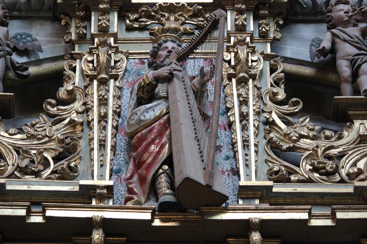 ASTORGA. Órgano del coro. Detalle Rey David.