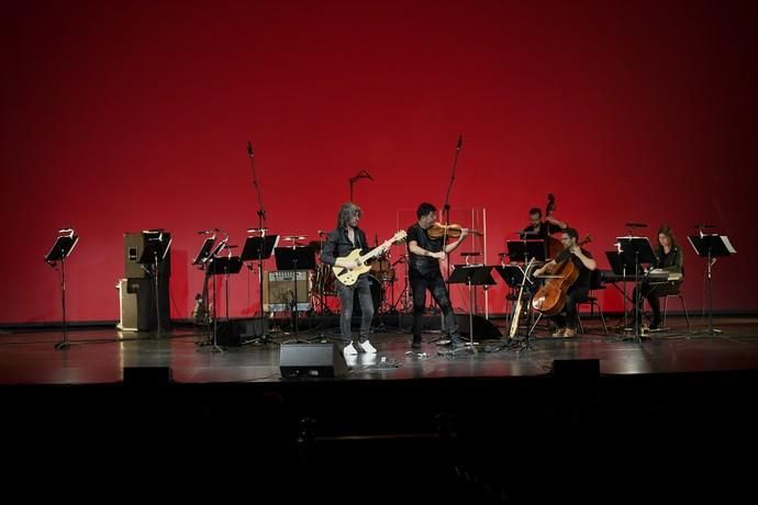 20-04-19 GENTE Y CULTURA. AUDITORIO ALFREDO KRAUS. LAS PALMAS DE GRAN CANARIA. Concierto Bach Rock. Clausura del International Bach Festival 2019 con un concierto de la orquesta del festival y el guitarrista Iñaki Antón, de Extremoduro  | 20/04/2019 | Fotógrafo: Juan Carlos Castro