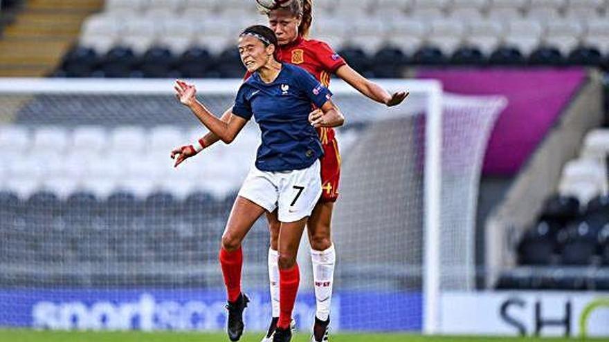 Imagen del partido disputado ayer entre España y Francia en las semifinales de la Eurocopa sub 19.