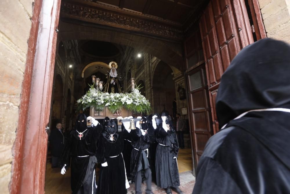 Procesión del Santo Entierro en Oviedo.