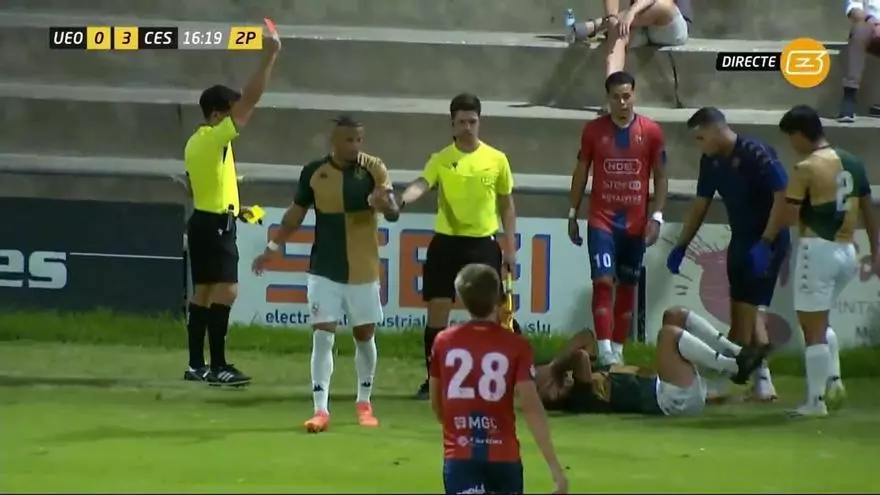 ¡Roja para el Olot! Walid Maddeb, al vestuario
