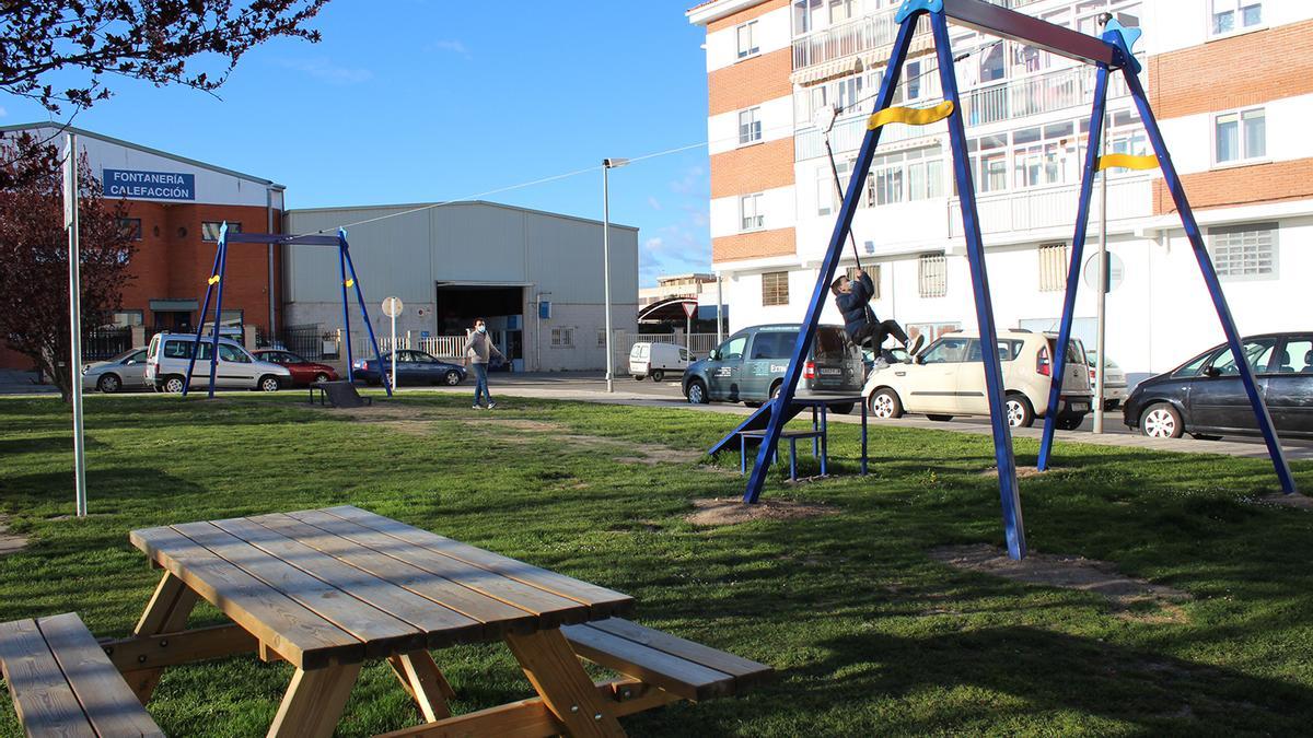 Parque infantil de La Lobata en el barrio de San José Obrero.