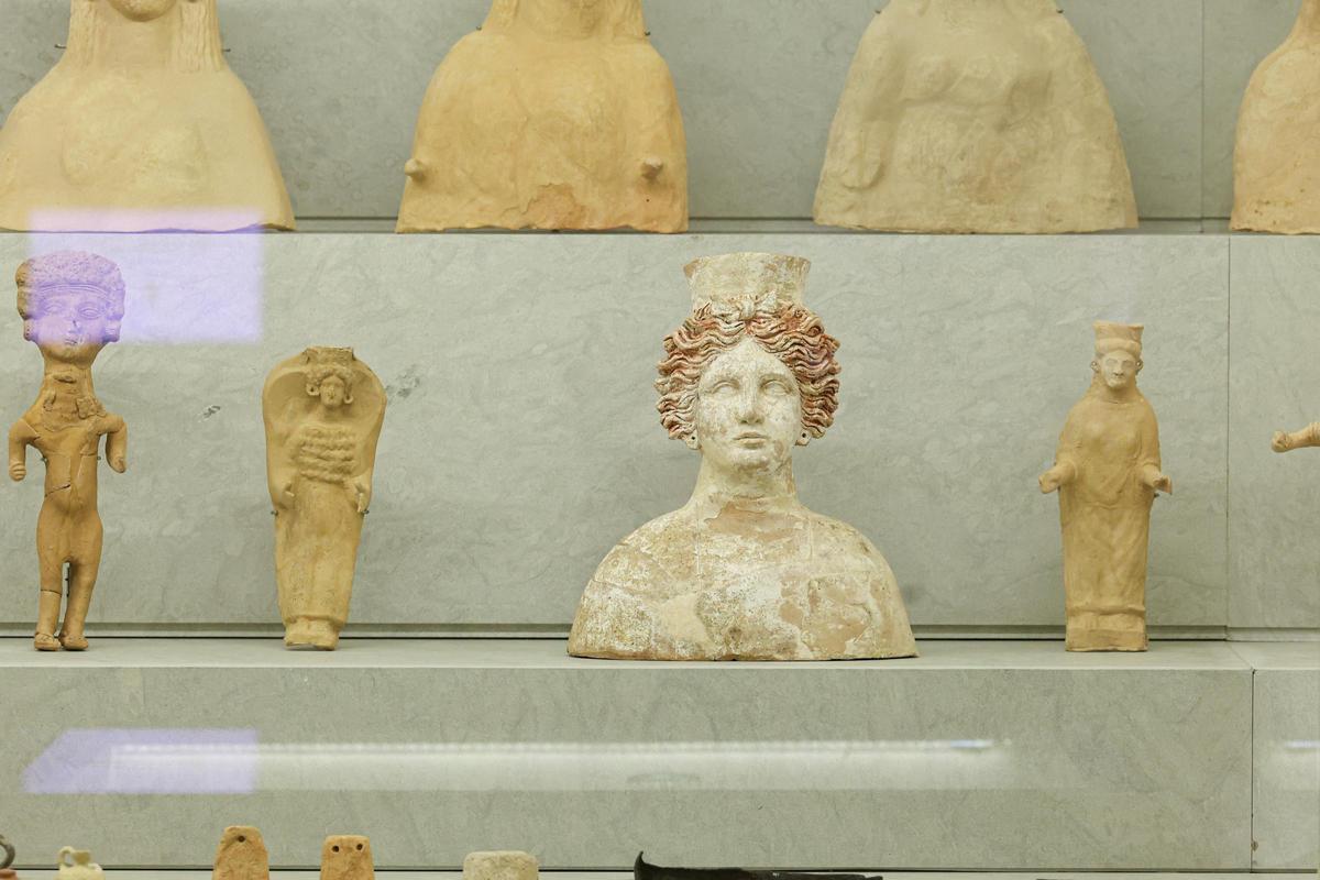 Algunas de las piezas expuestas en el Museo Arqueológico de Eivissa y Formentera