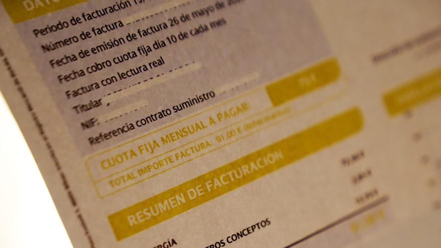 La luz baja este martes un leve 0,3% y sigue por encima de los 90 euros/MWh