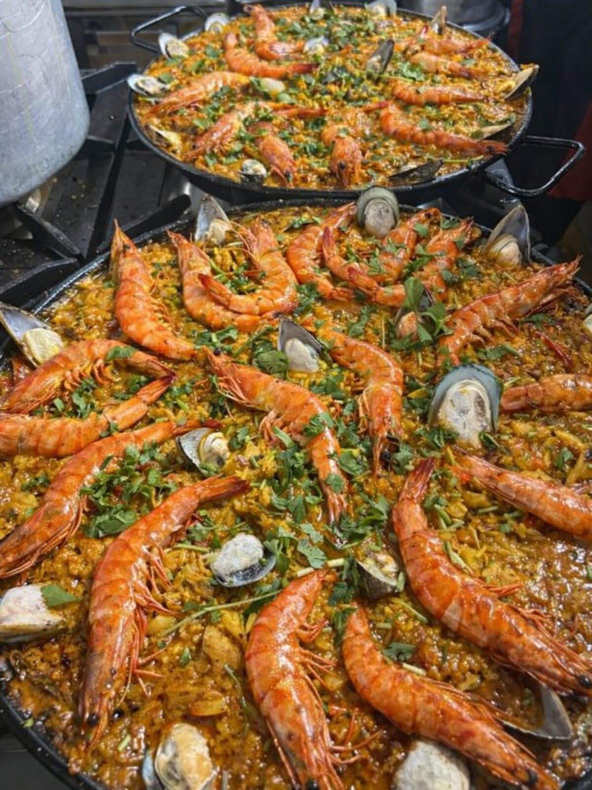 La paella de pescado es uno de los imprescindibles