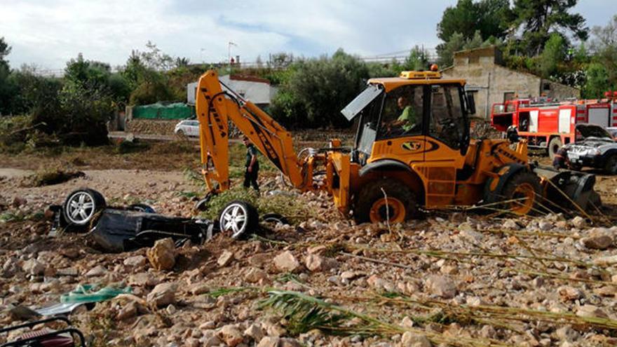 Buscan a los desaparecidos en s&#039;Illot dentro del mar y en un torrente