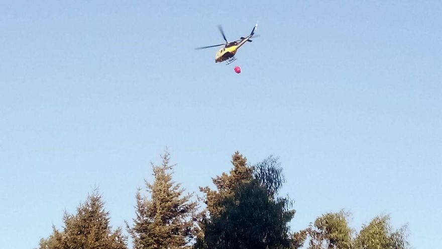 Recuperan la luz los más de 200 clientes afectados por el fuego forestal de Marín