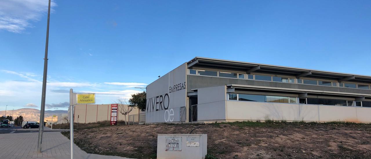 Acceso al Vivero de Empresas de San Vicente.