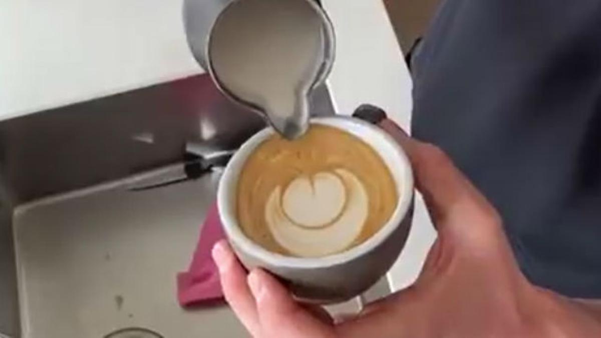 ¡No hace nada mal! Ter Stegen pasa la cuarentena decorando cafés como si viviera de ello