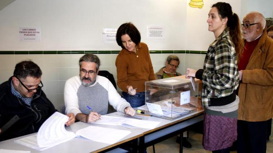 Una mesa electoral.