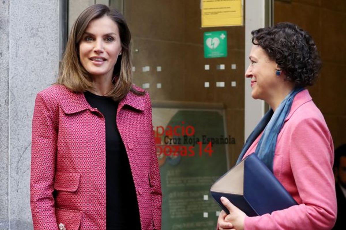 La reina Letizia y la ministra de Trabajo, Magdalena Valerio