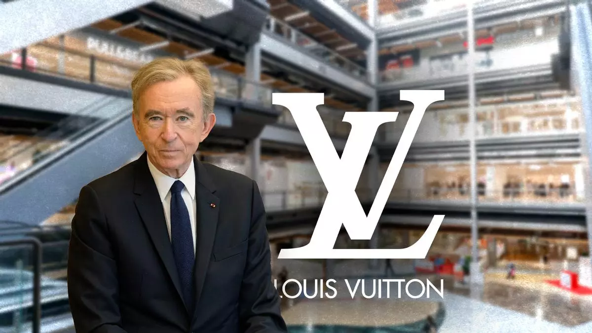 Una de las mayores fortunas del mundo aterriza en Gijón: el dueño de Louis Vuitton se hace con gran parte de un centro comercial