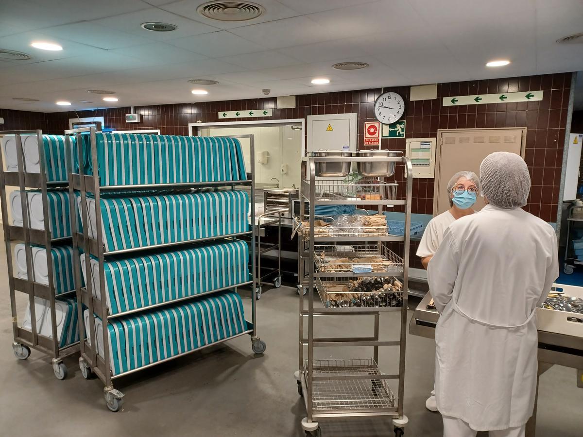 Trabajadoras de la cocina del hospital Lluís Alcanyís de Xàtiva.