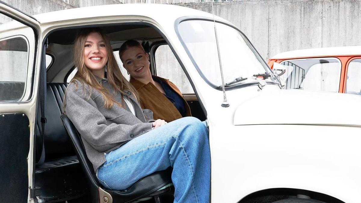 Sofía y Leonor de Borbón, en Seat 600 en VALDESOTO.