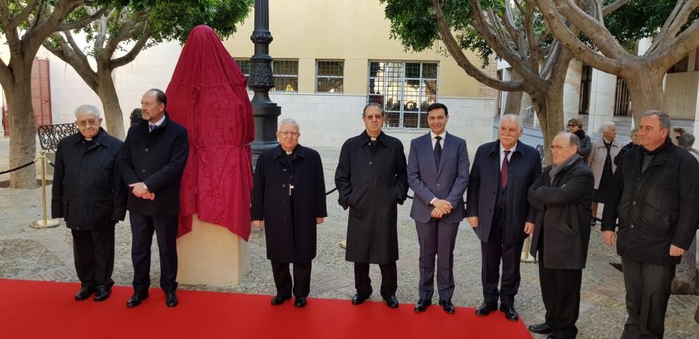 Homenajean en Orihuela al obispo Victorio Oliver c