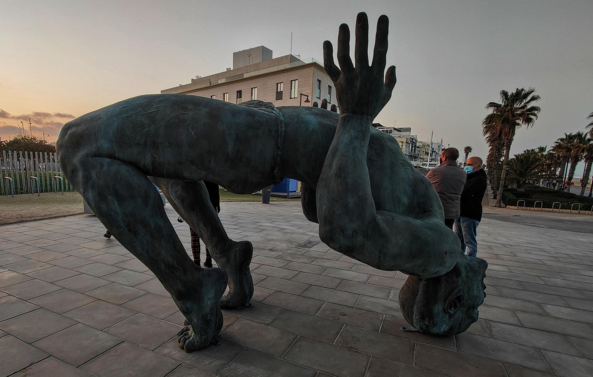 Así es "Gigante de sal", la nueva estatua de la Marina de València