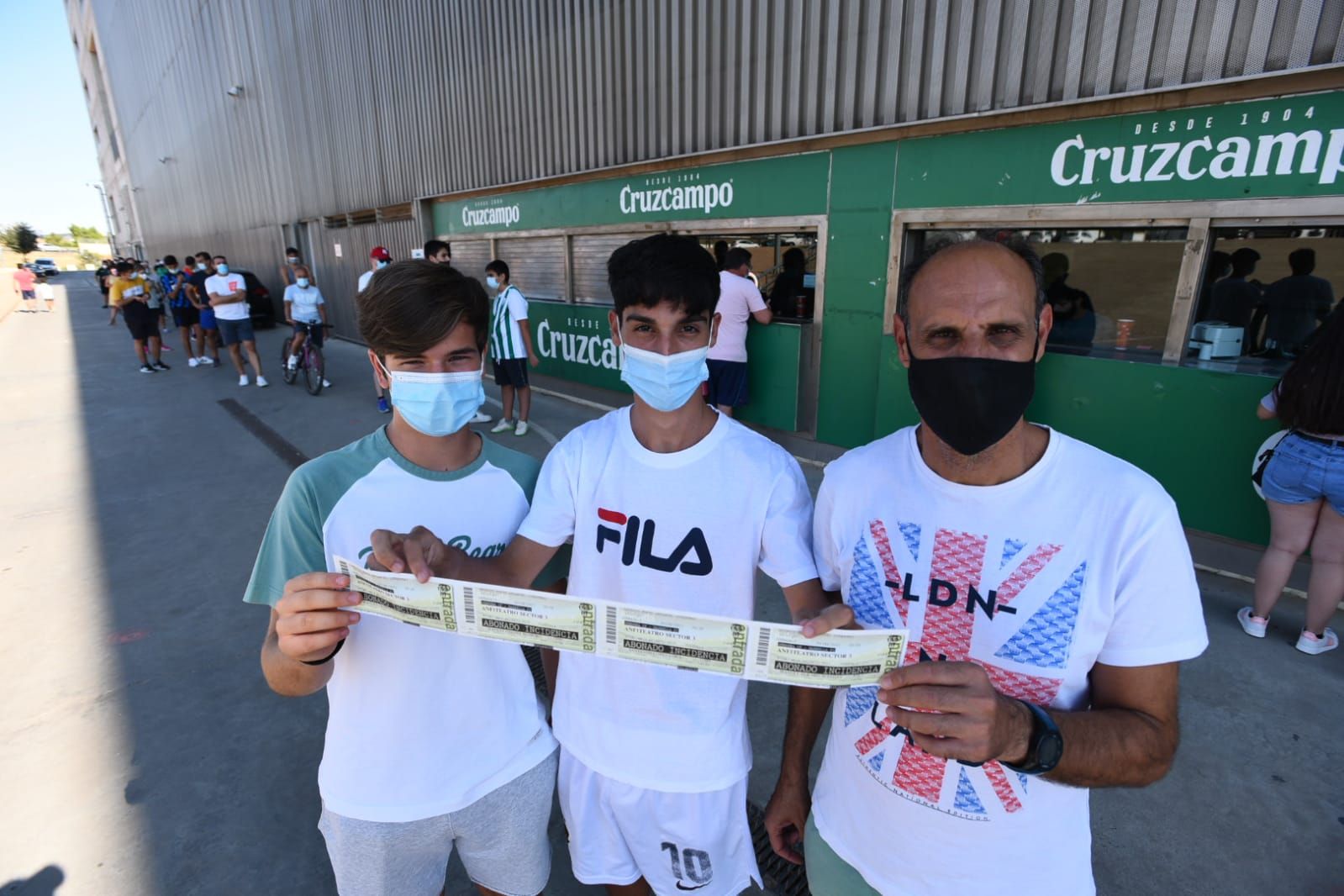 Grandes colas en el Arcángel por una entrada para el amistoso contra el Marbella