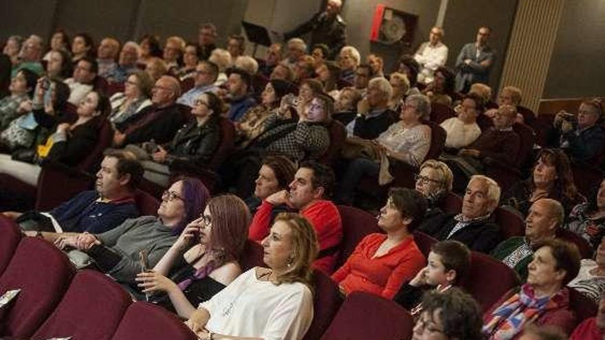 Vista del público asistente que llenó la sala. // Brais Lorenzo