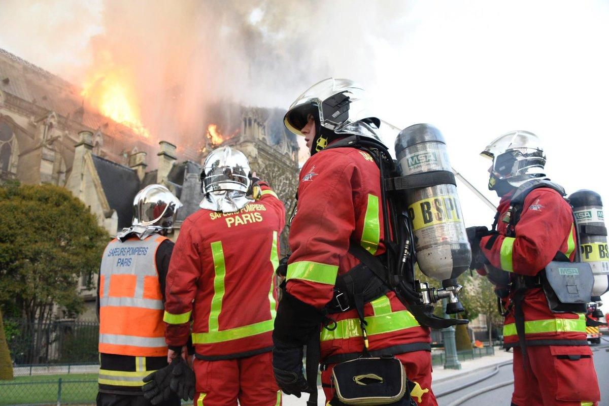 Las llamas destruyen Notre Dame