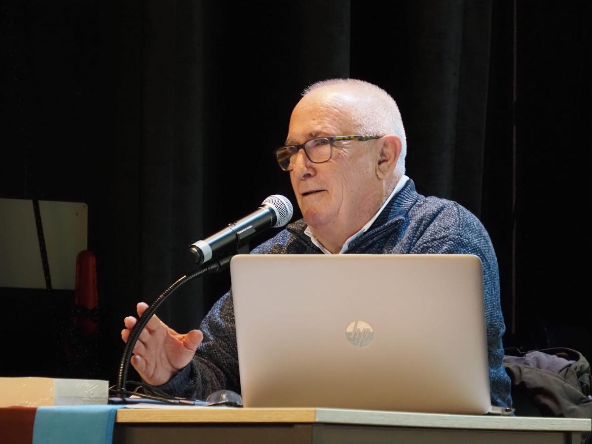 El historiador 'pobler' Pere Perelló, ha documentado que la pérdida de la franja costera es muy anterior al año 1954.