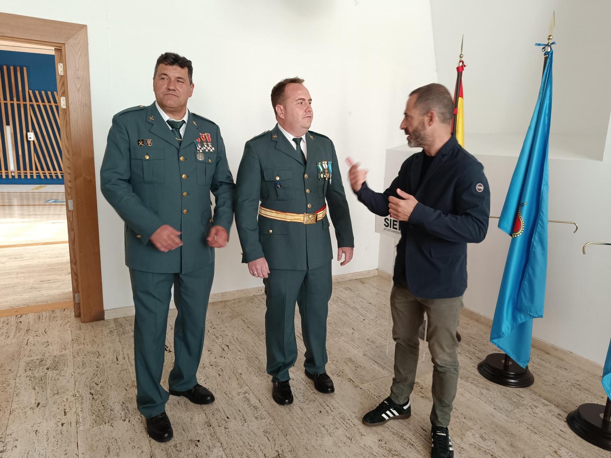 Siero reconoce su trayectoria profesional al Guardia Civil Juan Cándido Braña