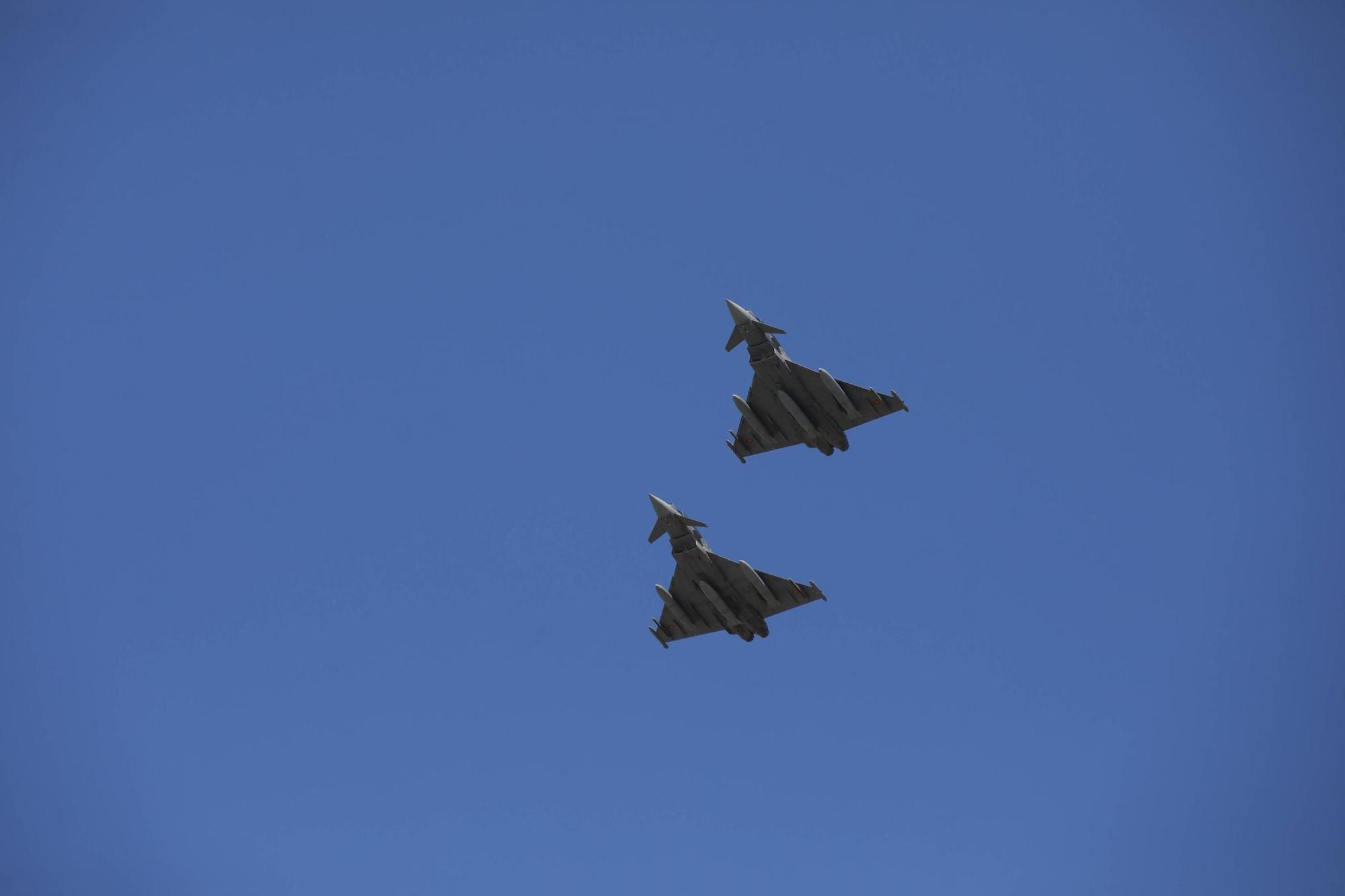 EN IMÁGENES: Así fue la revista naval  del Rey Felipe VI y la exhibición aérea en Gijón por el Día de las Fuerzas Armadas