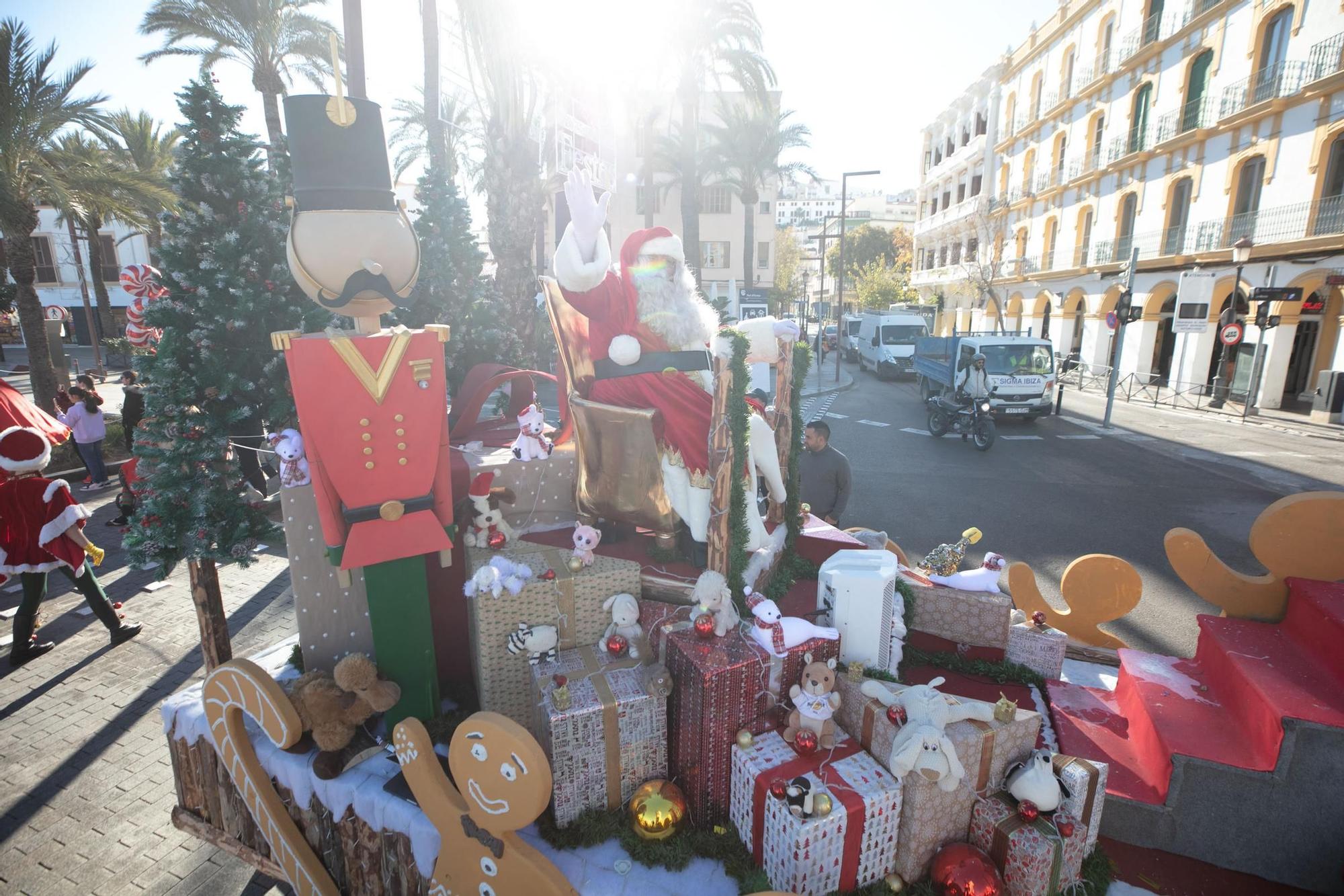 Todas las imágenes de la llegada de Papá Noel a Ibiza