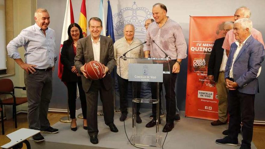 Un momento de la presentación ayer del Memorial Quino Salvo. // Alba Villar