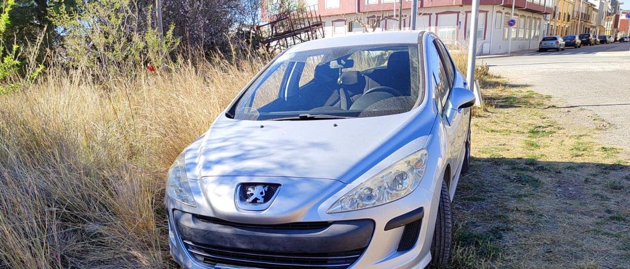 Imagen del coche abandonado en Torreblanca.