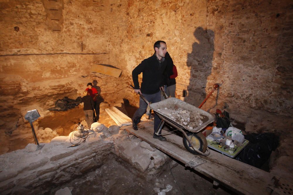 Troben tombes romanes a l''antic Hospital dels Cape