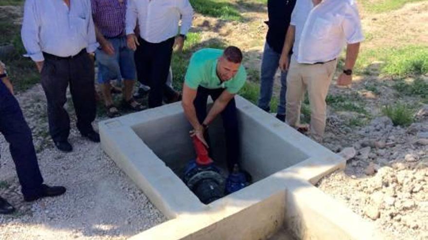 Imagen del acto de inauguración de la estación de bombeo.