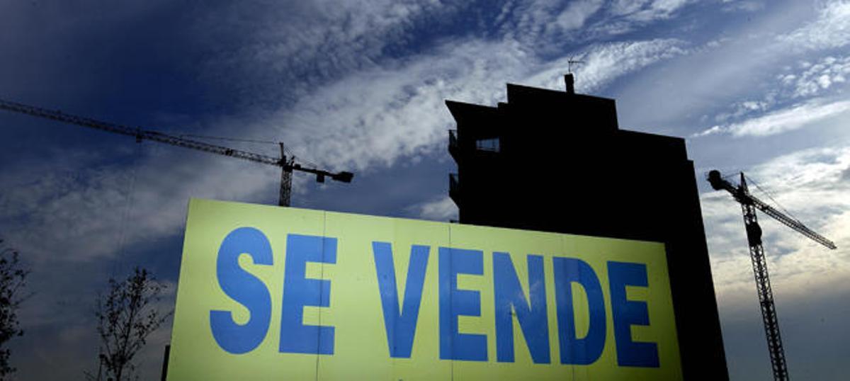 Cartel de venta de pisos en Valencia.