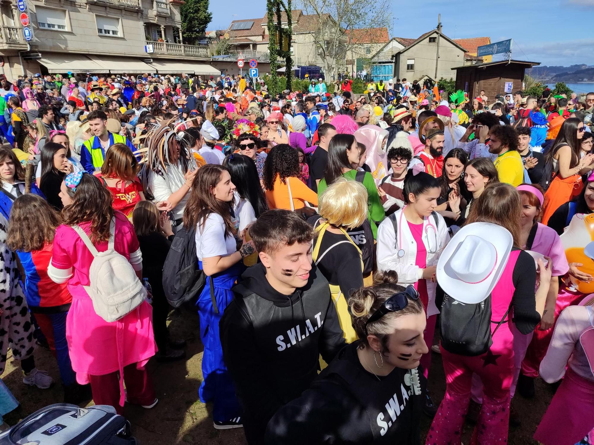 O Hío se disfraza de color, fiesta y alegría