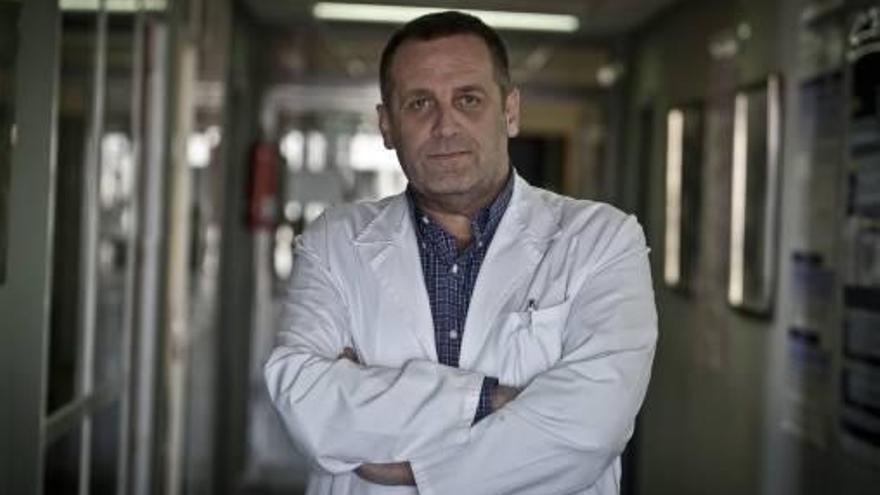 El experto en drogodependencia, que ha sido alto cargo de la Administración, ahora trata a pacientes en el Hospital de Sant Joan.