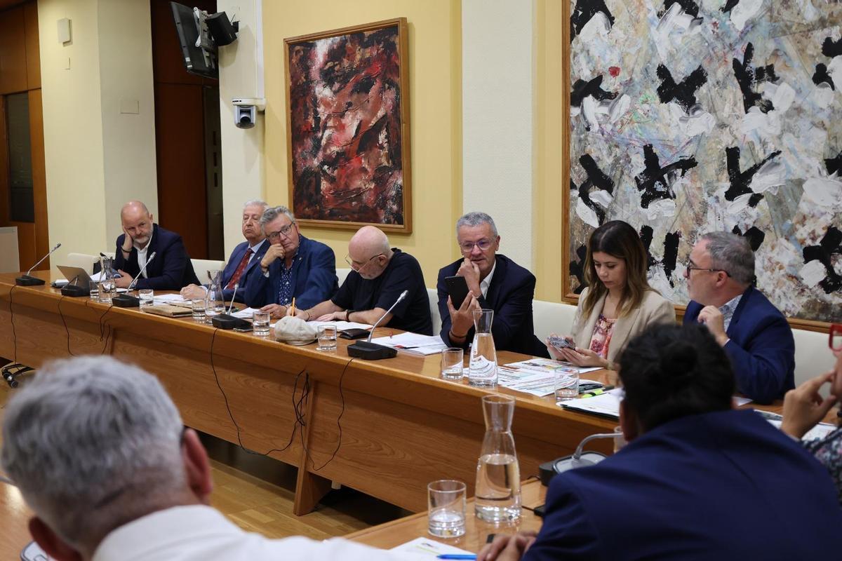 Un instante de la reunión con Unidas por Extremadura.
