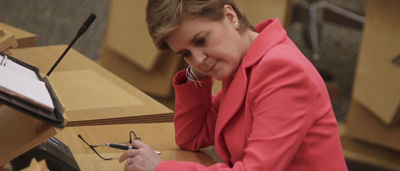 La ministra principal de Escocia, Nicola Sturgeon, durante un pleno en el Parlamento de Edimburgo.