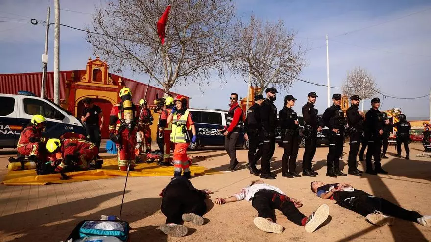 Córdoba escenifica un simulacro de explosión en la Feria con un muerto y 80 heridos