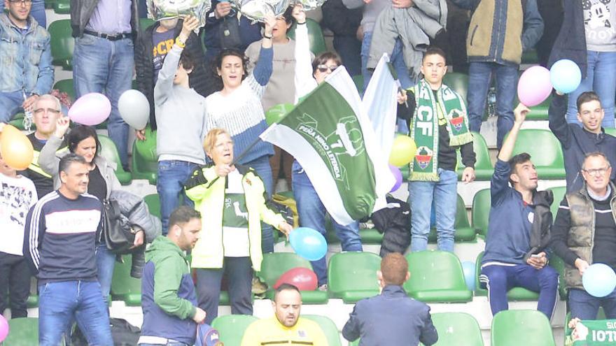 Aficionados del Elche, durante el último encuentro frente al Alcorcón