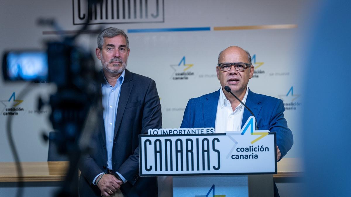 Fernando Clavijo y José Miguel Barragán, hoy, durante la rueda de prensa.