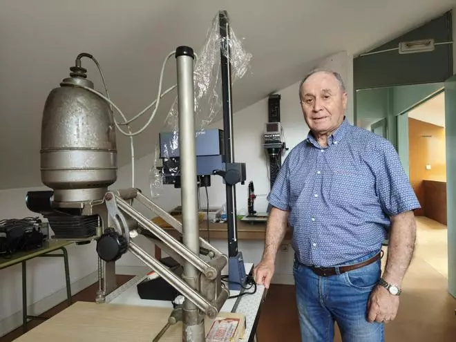 El montaje del Laboratorio de Fotografía Química del Museo "Villa ya Mercáu" de Grado, en imágenes